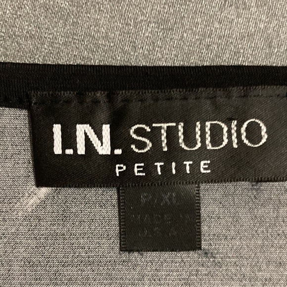 I.N. STUDIO Petite Size XL black & white 3/4 sleeves blouse. Made in USA. - Picture 7 of 9